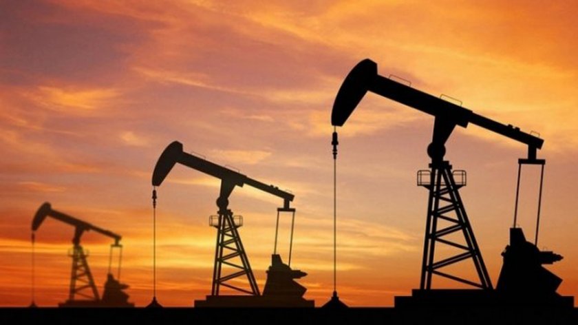 Петролът поевтинява с 4% до близо едномесечно дъно под $100 за барел