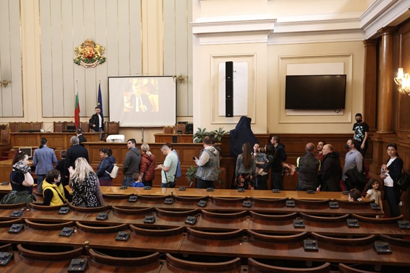Над 3500 граждани посетиха Народното събрание в Деня на Българската