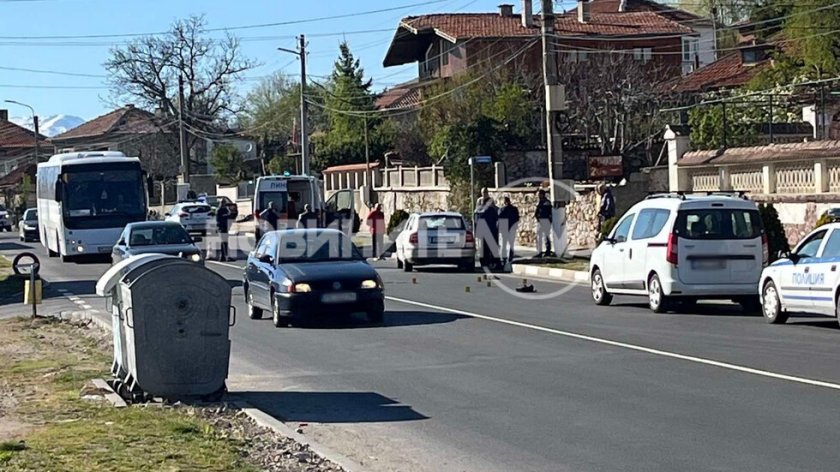 72-годишен шофьор блъсна баба и внуче, детето загина