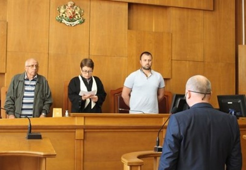 Бившият полицай Владимир Панайотов в съдаВладимир Панайотов изпреварил две коли,