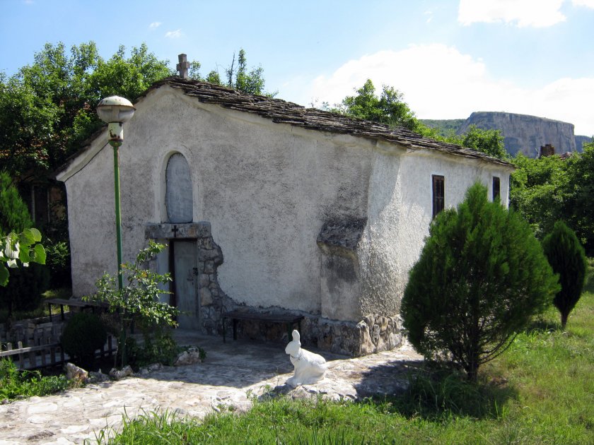 Два дни преди Цветница и седмица преди Великден пожар събори