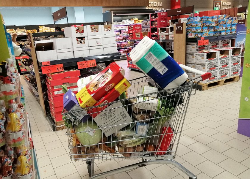 Мъж открадна храна и алкохол за близо 400 лв. от магазин