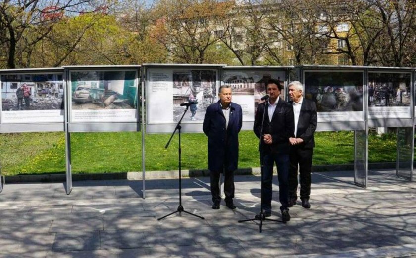 Фотографска изложба на открито показва лицето на войната в Украйна