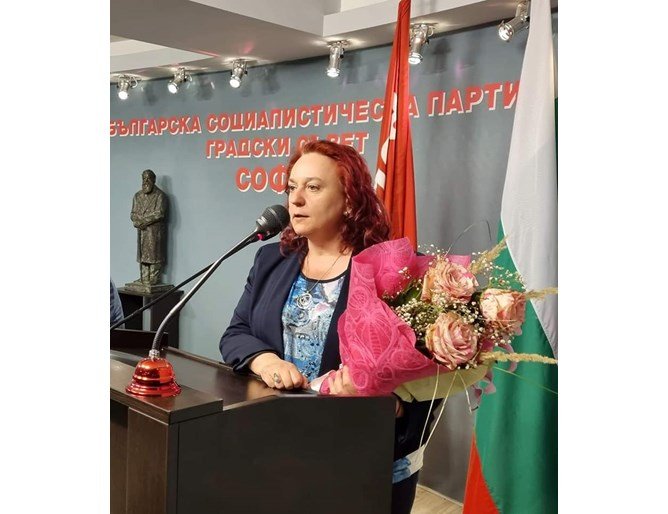 Мадлен Стоянова пое жените-социалистки в София 
