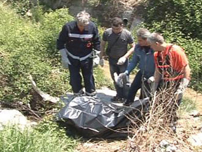 Тяло на мъж е било намерено в коритото на река