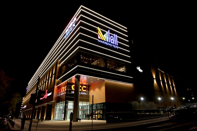 Пламъци в пловдивски мол вдигнаха на крак огнеборци. Сигналът за