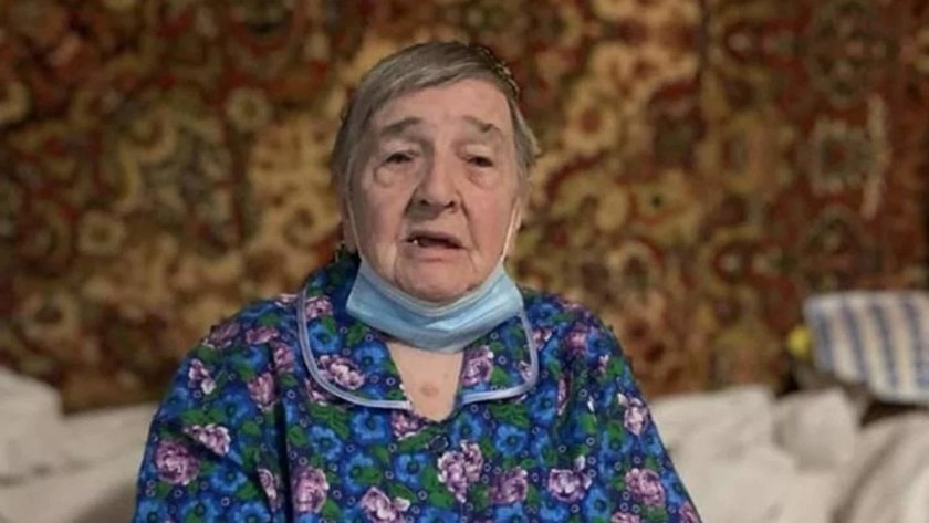 Възрастна жена, оцеляла след нацистката окупация на Мариупол през Втората