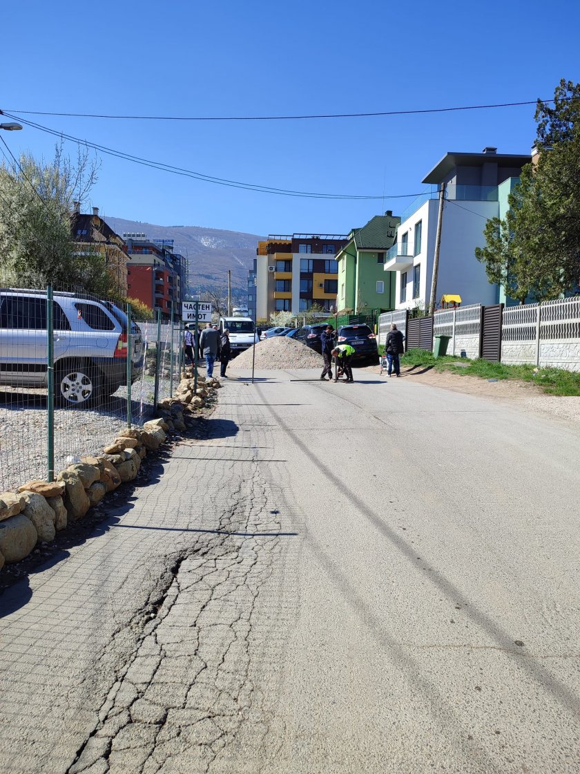 Собствениците на частния имот, които миналата седмица преградиха столичната улица