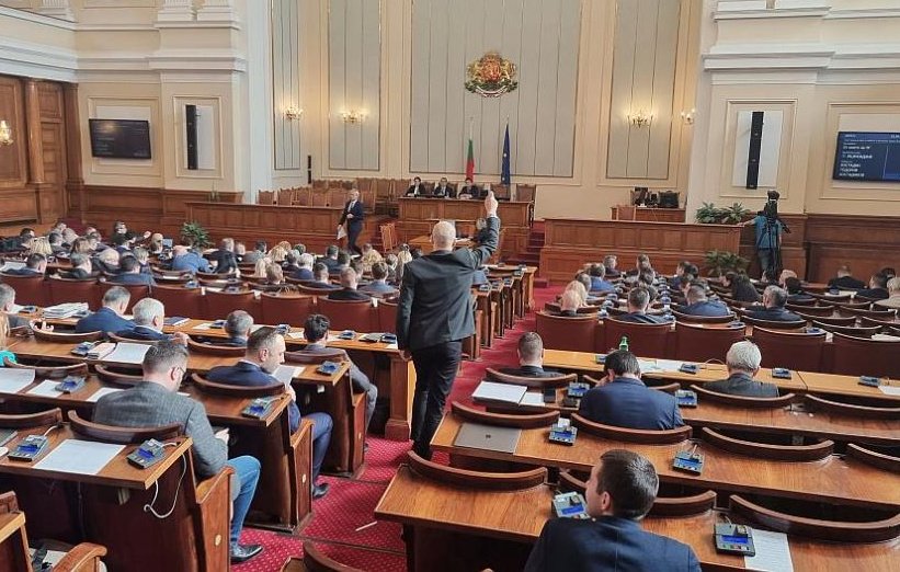 Парламентът забрани партийната агитация в училище