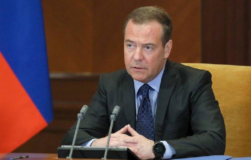 Бившият руски президент Дмитрий Медведев предупреди Европа, че може сама