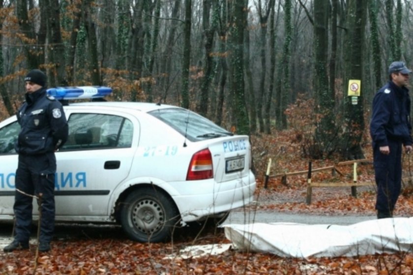 Мъртъв 65-годишен мъж е намерен в гората край симитлийското село