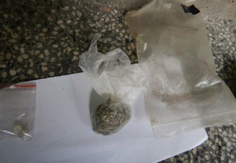 Открита дрога в пощенска кутия в Самоков, двама мъже са в ареста (СНИМКА)