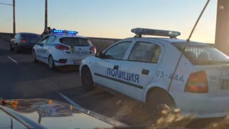 Полицаи от районното управление на МВР в Бяла спасиха 15-годишно