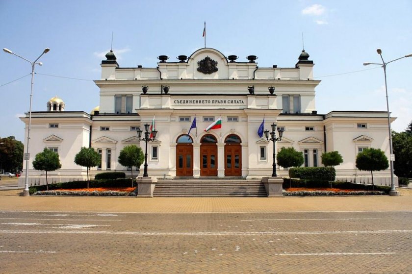Новият парламент приел 34 закона за една сесия