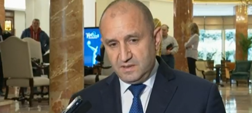 Президентът Румен Радев размаха пръст срещу Асен Василев и задочно