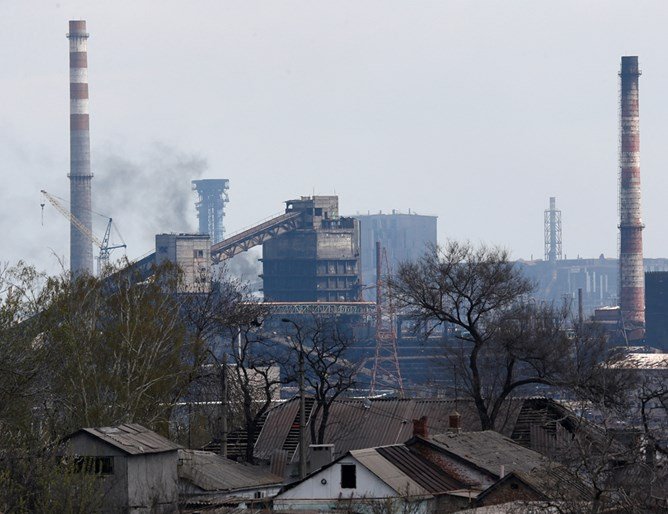 Русия прекрати огъня, за да могат цивилните да напуснат Азовстал