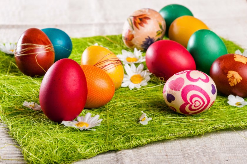 По традиция великденските яйца се боядисват на Велики четвъртък или