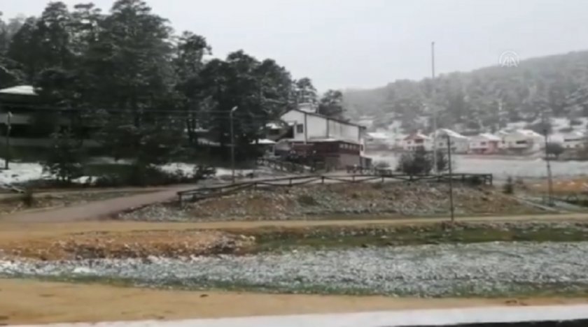 Сняг изненада жителите на централните турски окръзи Сивас и Токат,