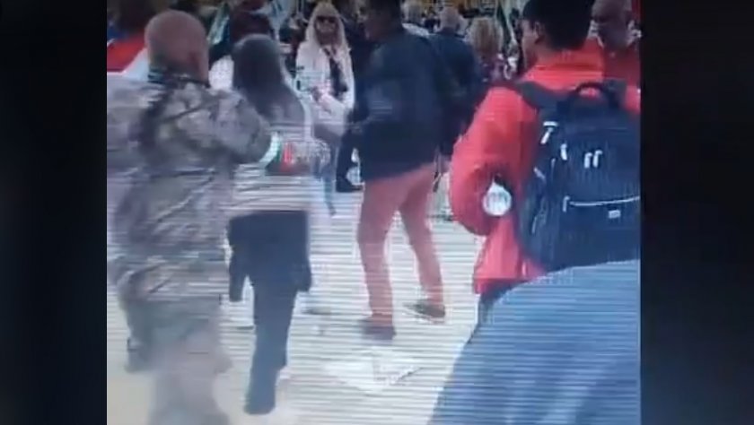 За изключително странен инцидент по време на митинга за неутралитет