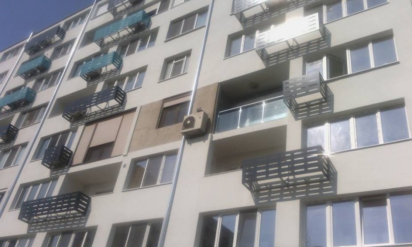 Мъж се барикадира в апартамента си в столичния квартал Люлин.