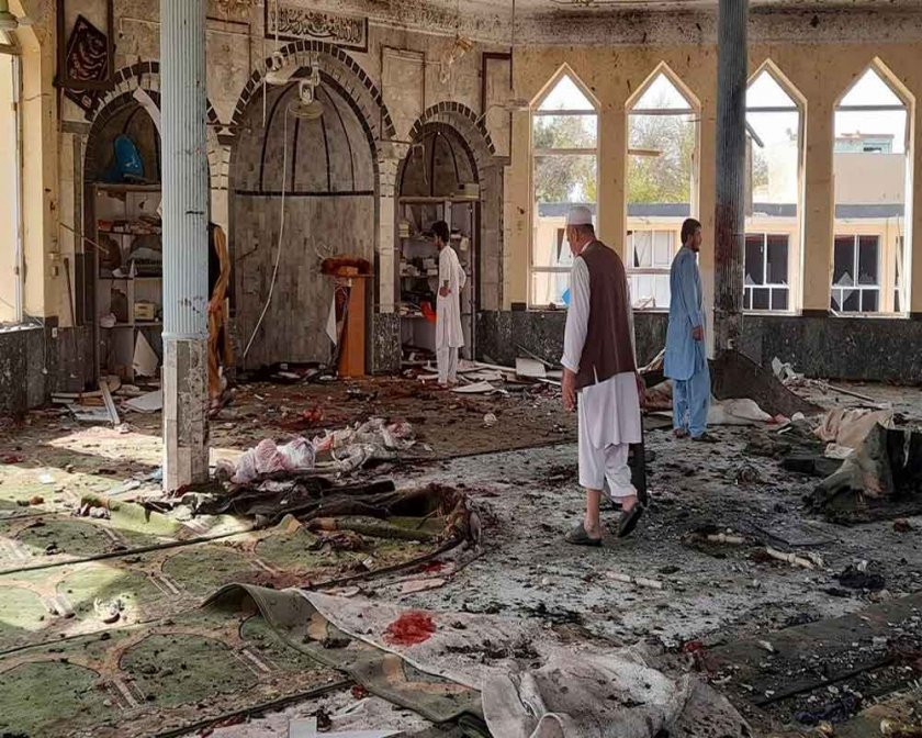 Експлозия в джамия в Кабул уби 10 души