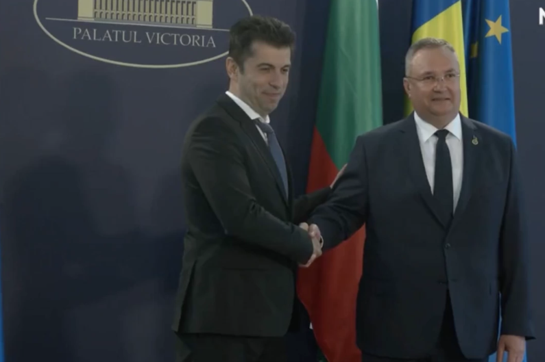 Министър-председателят Кирил Петков е на посещение в Букурещ. Той пристигна