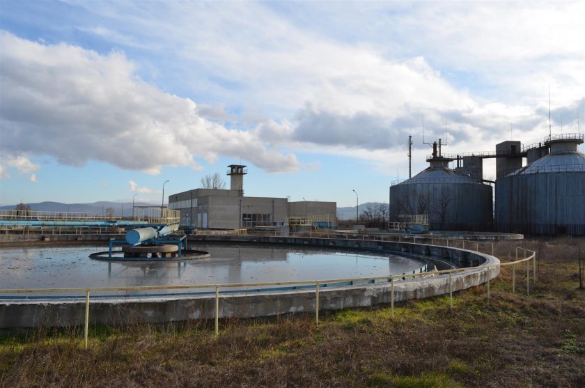 Двама мъже са починали, а трети бере душа в областната