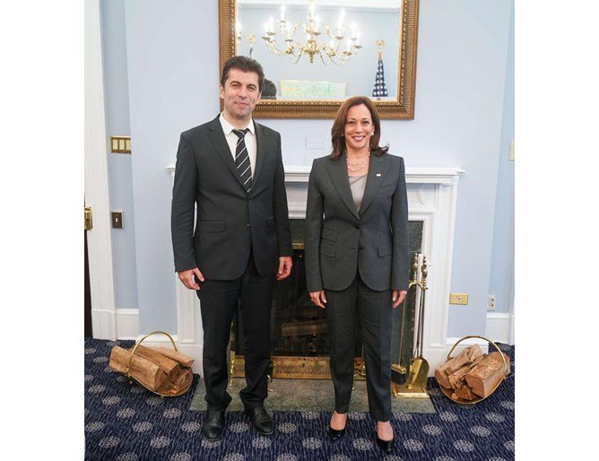 Министър-председателят Кирил Петков проведе среща с вицепрезидента на САЩ Камала