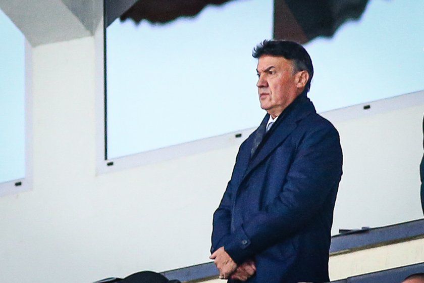 Дреме му на Боби, участва в конгреса на УЕФА
