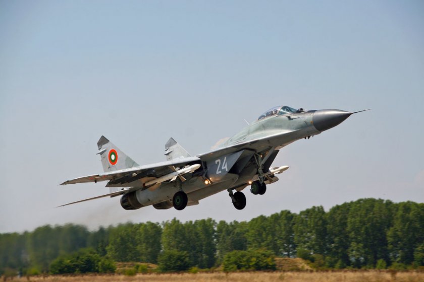 Няма опасност МиГ-29 да спрат да летят“, увери командирът на