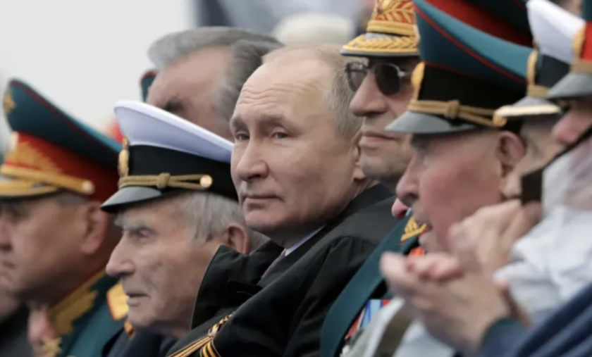 Руският президент Владимир Путин пристигна на Червения площад за парада