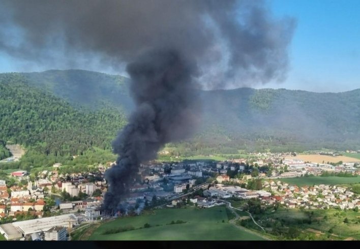 Пожар избухна в химическия завод Меламин в словенския град Кочевие,