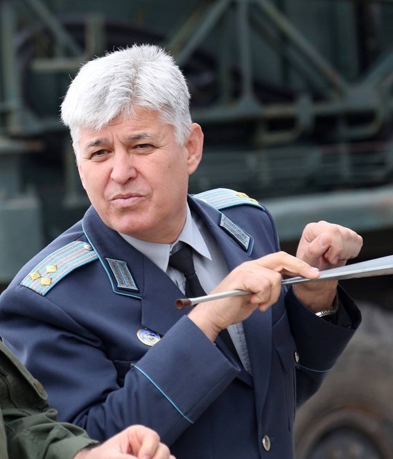 Лена ядоса главсека на Румен Радев