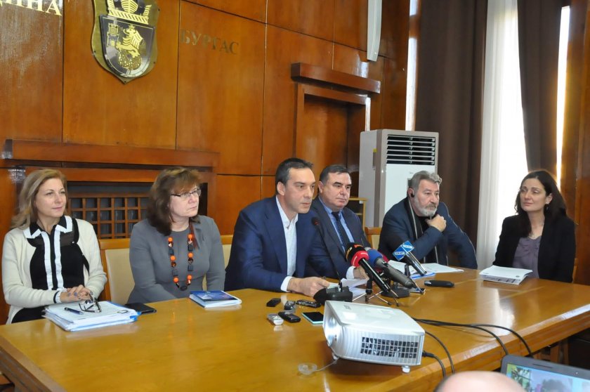 Общинският съвет в Бургас единодушно подкрепи предложението на кмета Димитър