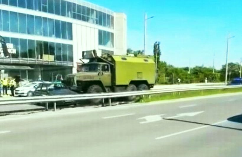 Инцидент с военен камион в Пловдив (СНИМКА)