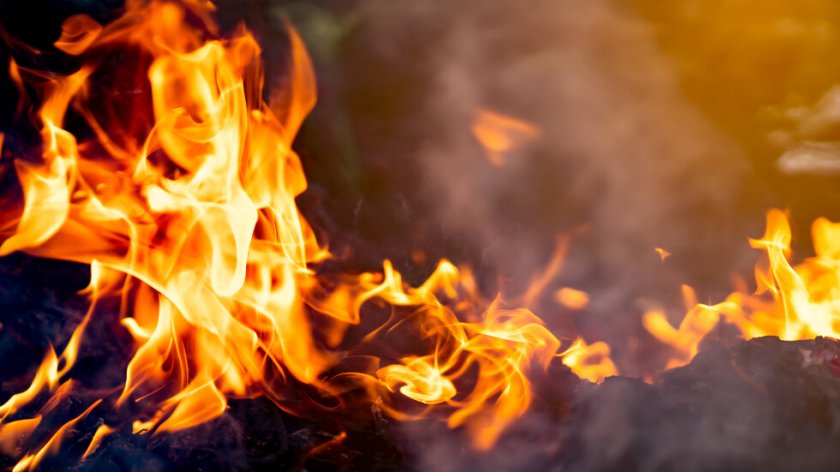 Пожар изпепели възрастна жена в Дупница
