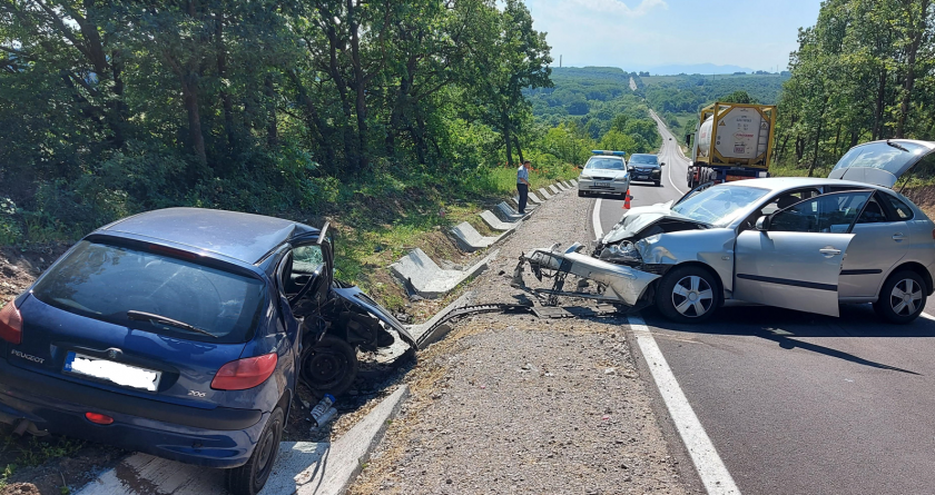 Петима пострадаха при катастрофа на пътя Узунджово - Хасково. Старазагорско