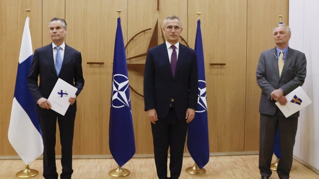 Швеция и Финландия подадоха молбите за НАТО