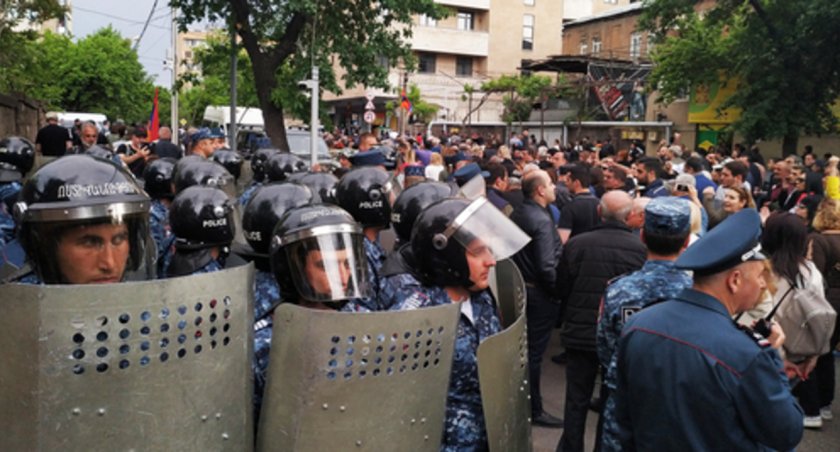 Полицията в Ереван задържа 286 демонстранти