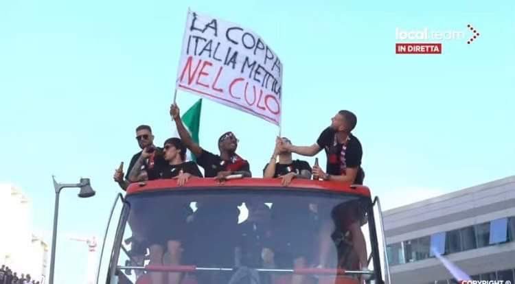 Шампионският парад на Милан: Интер, заврете си купата на Италия в г*за