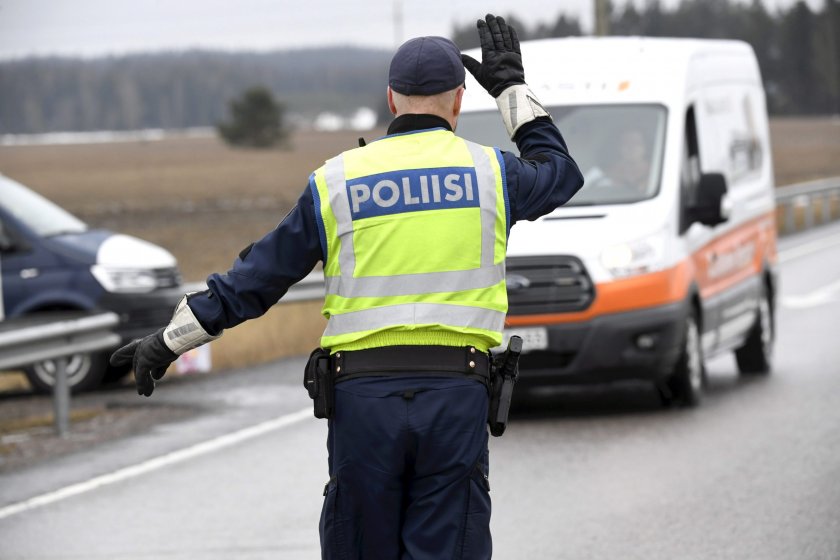 Финландия засилва сигурността по границите