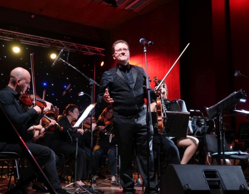 Веско Ешкенази на турне в България с музиката на Бах, Фреди Меркюри и Джако