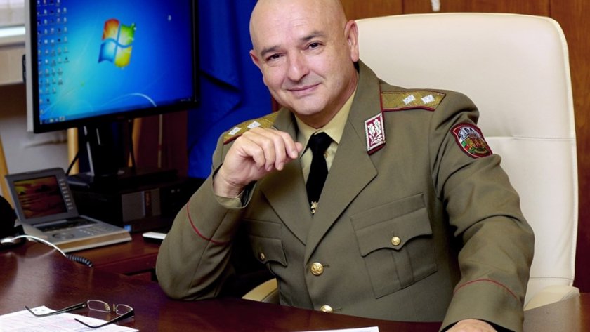 Бившият шеф на НОЩ и директор на ВМА ген. майор