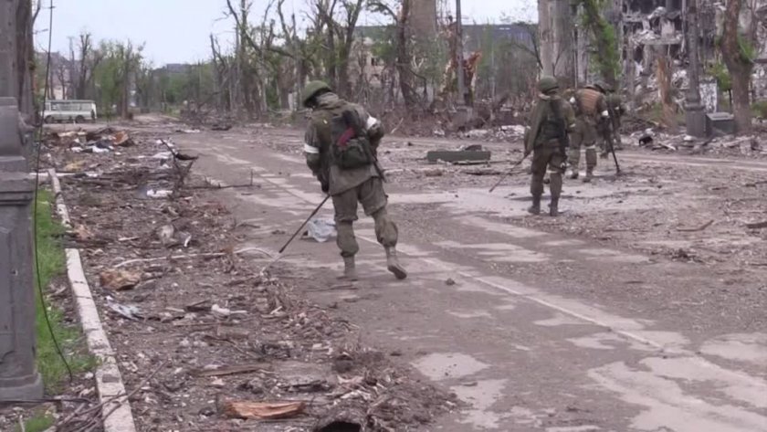 Руската армия започна да разминира "Азовстал"