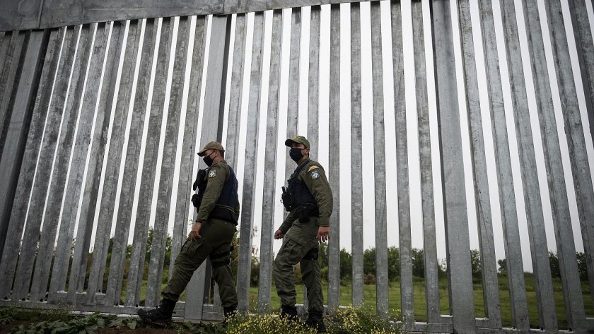 Гръцките власти казват, че планират голямо удължаване на стената по