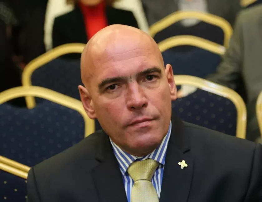 Открай време се смята, че съдии и прокурори трябва да