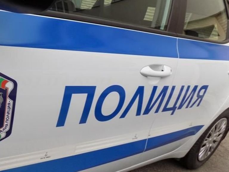 Майка намушка дъщеря си
