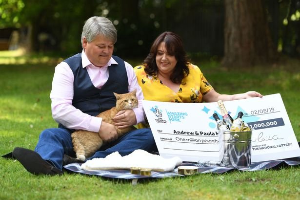 Гладна котка донесе на собствениците си 1 милион лири от лотарията