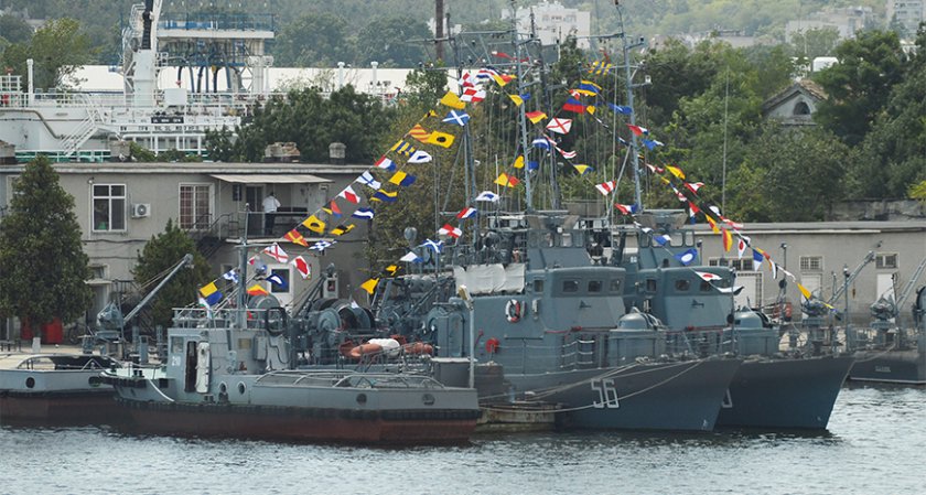 Американски военен кораб е на визита във Варна (СНИМКИ)