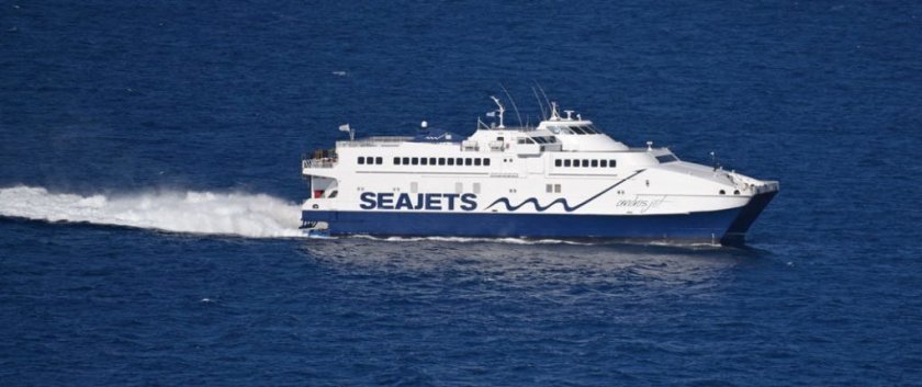 Ферибот спасява блокираните туристи на Самотраки